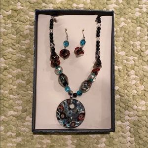 New Never Worn Necklace and earring set!!